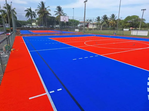 Duas quadras lado a lado na Resort Costa do Sauípe, Mata de São João, BA