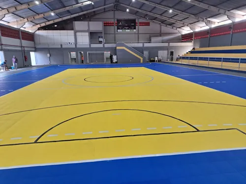 Círculo central em piso modular na Ginásio Leito, São Luís, MA
