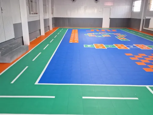 Quadra escolar com marcação lúdica na EMEI Ternura, São Marcos, RS