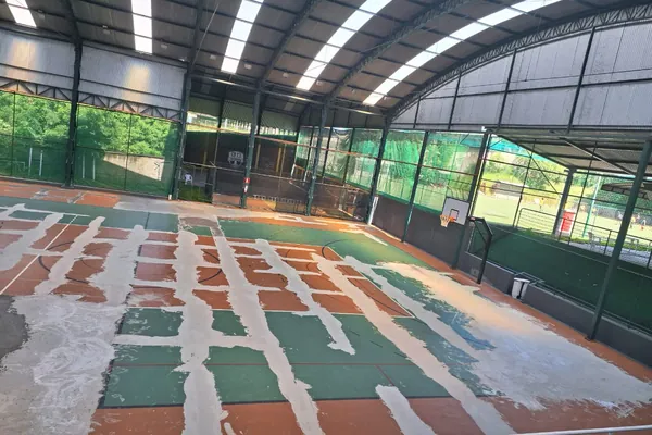 Contrapiso durante a etapa de regularização. Clube Atlético Mineiro, Minas Gerais.
