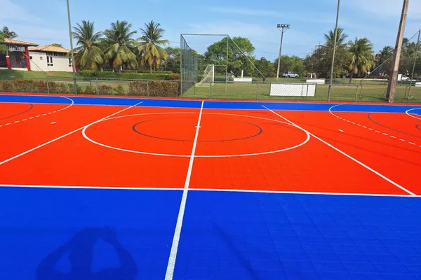 Quadra poliesportiva em piso modular. Resort Costa do Sauípe, Mata de São João, BA.