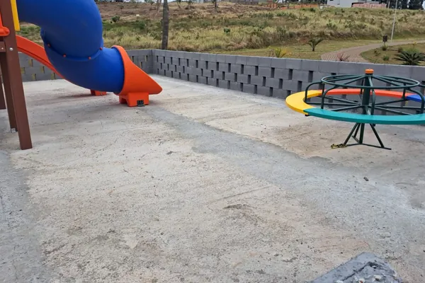 Área de recreação em concreto puro. Parque das Nações, Dionísio Cerqueira, SC.