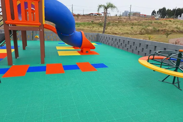 Vista ampla do playground. Parque das Nações, Dionísio Cerqueira, SC.