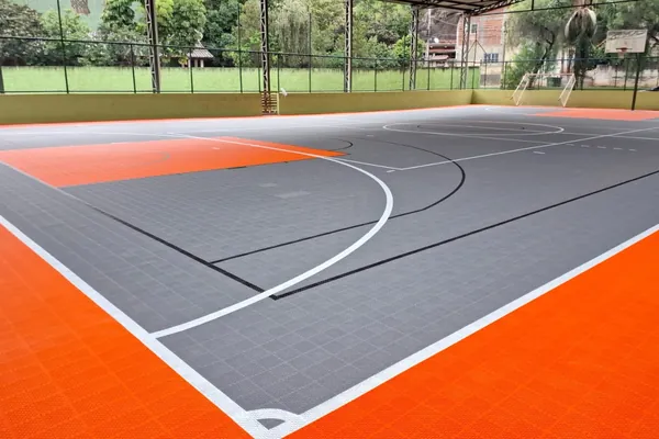 Quadra vista da lateral. Quadra de Esportes Agenor, Extrema, MG.