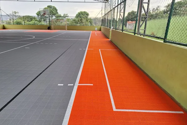 Vista ampla da quadra coberta. Quadra de Esportes Agenor, Extrema, MG.