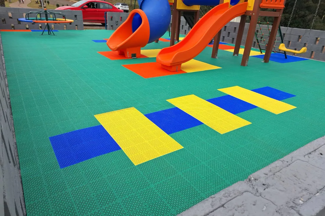 Depois da obra na Parque das Nações: piso de playground instalado com foco em queda