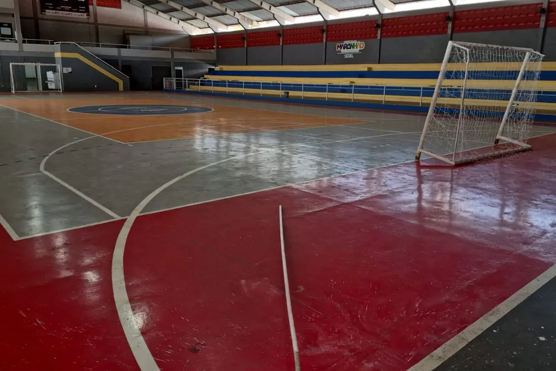 Antes da obra na Ginásio Leito: pintura desgastada pelo uso intenso