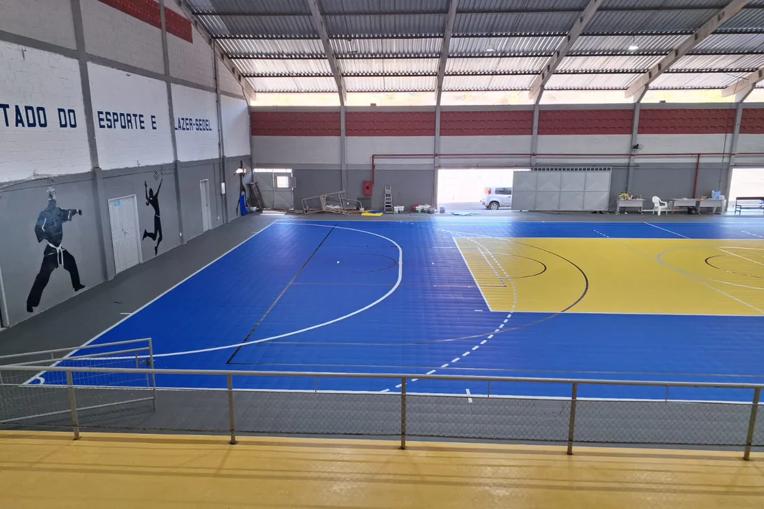 Depois da obra na Ginásio Leito: quadra em piso modular, liberada no mesmo dia da entrega