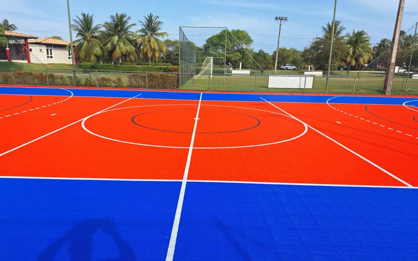 Quadra poliesportiva em piso modular no Resort Costa do Sauípe, Bahia