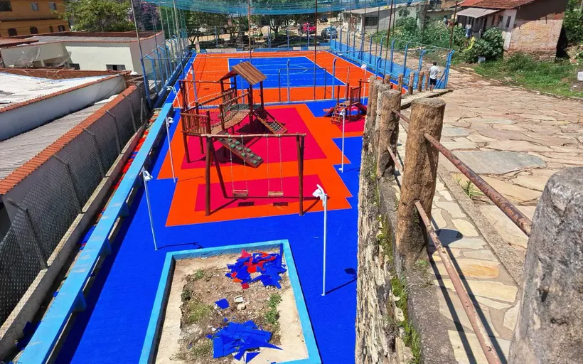 Playground com piso modular em São Thomé das Letras, Minas Gerais